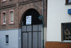 Banner am Tor
